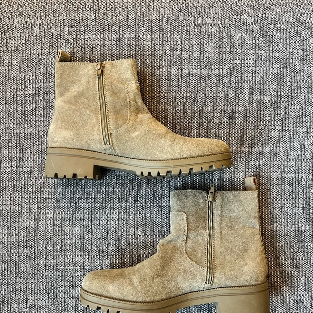 Lucky Brand Boots Womens 8.5 Suede Lug Sole Chunky Combat Hazyl Beige